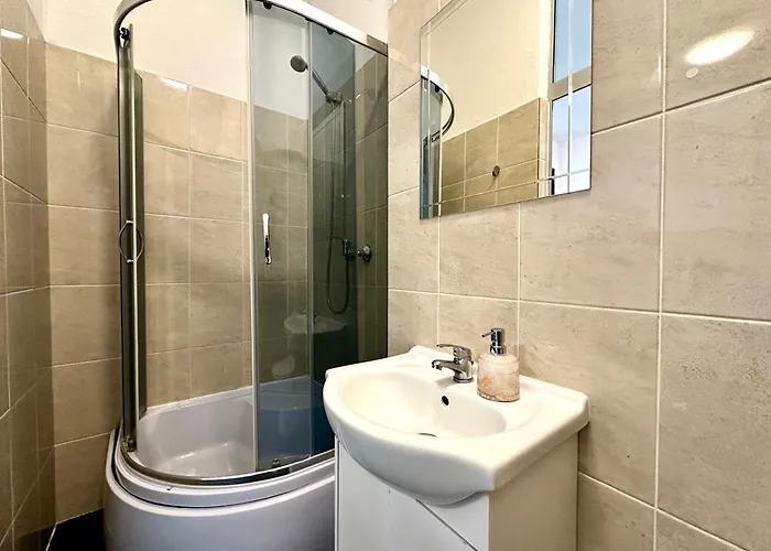 2026 W Centrum & Free Parking Apartment